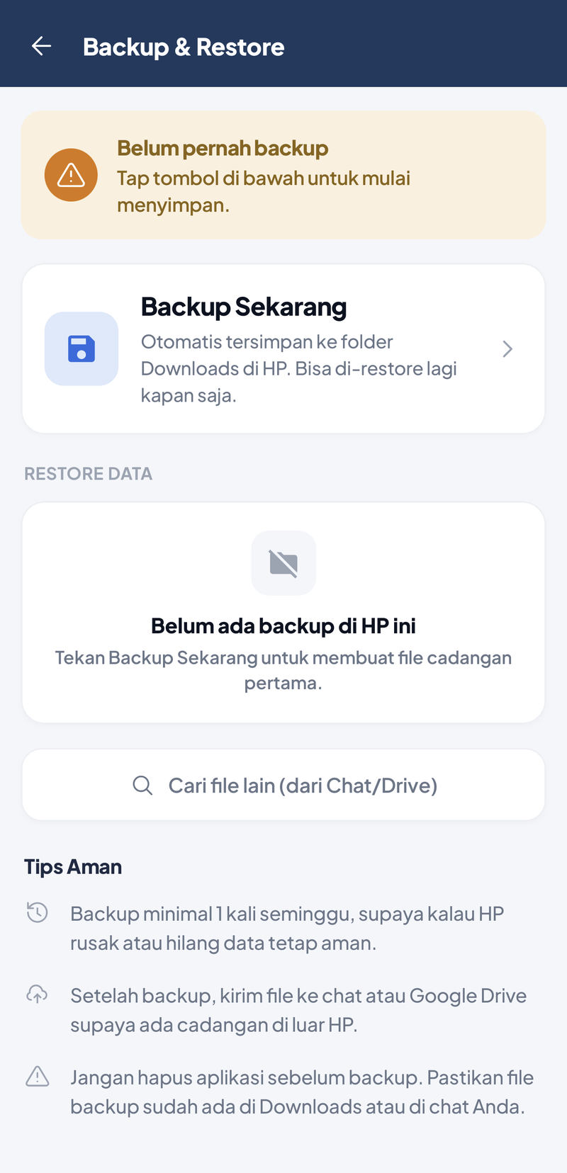 Layar Backup & Restore: status Belum pernah backup, tombol Backup Sekarang dengan keterangan otomatis tersimpan ke folder Downloads, bagian Restore Data berisi Belum ada backup di HP ini, tombol Cari file lain dari Chat/Drive, dan Tips Aman