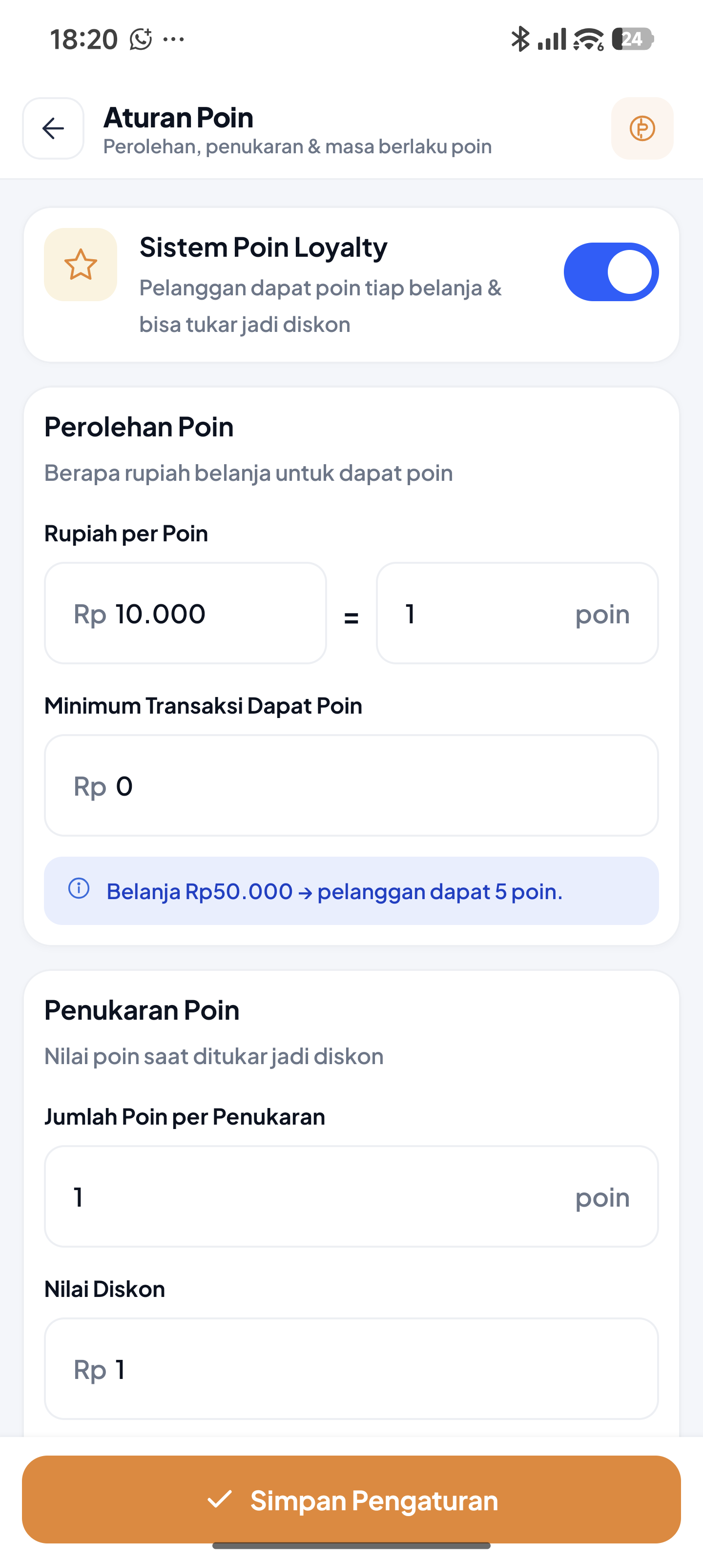 Layar Aturan Poin dengan sakelar Sistem Poin Loyalty menyala: kartu Perolehan Poin berisi Rupiah per Poin Rp 10.000 = 1 poin dan Minimum Transaksi Dapat Poin Rp 0, dengan kotak biru bertuliskan belanja Rp 50.000 pelanggan dapat 5 poin; di bawahnya kartu Penukaran Poin berisi Jumlah Poin per Penukaran dan Nilai Diskon