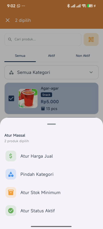 Sheet Atur Massal dengan keterangan 2 produk dipilih dan empat pilihan: Atur Harga Jual, Pindah Kategori, Atur Stok Minimum, Atur Status Aktif